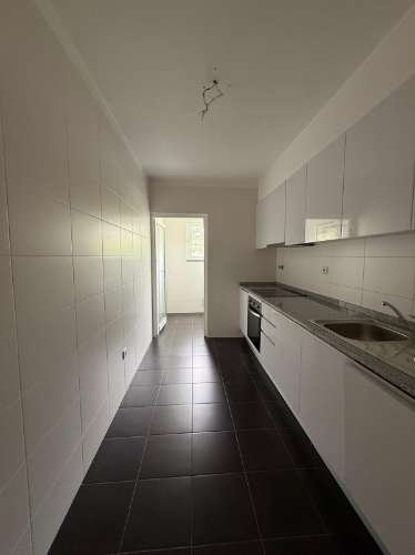 Apartamento T2 no Caniço com estacionamento e arrecadação