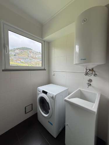 Apartamento T2 no Caniço com estacionamento e arrecadação