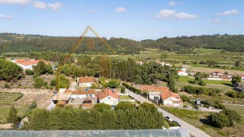 Fantástica Moradia T3 de arquitetura tradicional, num lote de 15.560m2