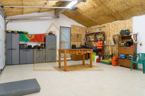 Fantástica Moradia T3 de arquitetura tradicional, num lote de 15.560m2