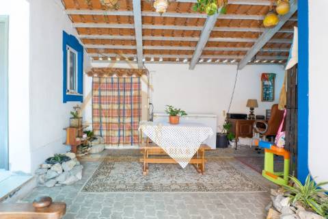 Fantástica Moradia T3 de arquitetura tradicional, num lote de 15.560m2