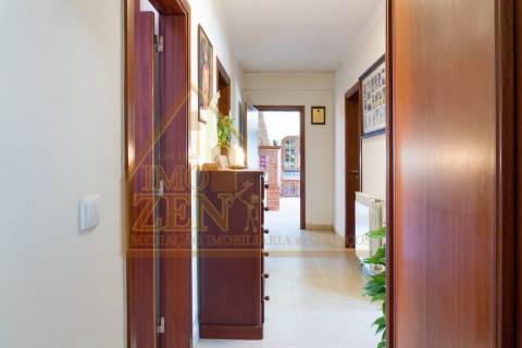 Fantástica Moradia T3 de arquitetura tradicional, num lote de 15.560m2