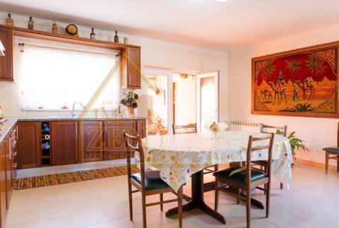 Fantástica Moradia T3 de arquitetura tradicional, num lote de 15.560m2