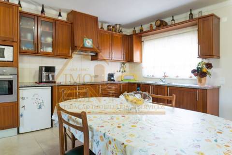 Fantástica Moradia T3 de arquitetura tradicional, num lote de 15.560m2