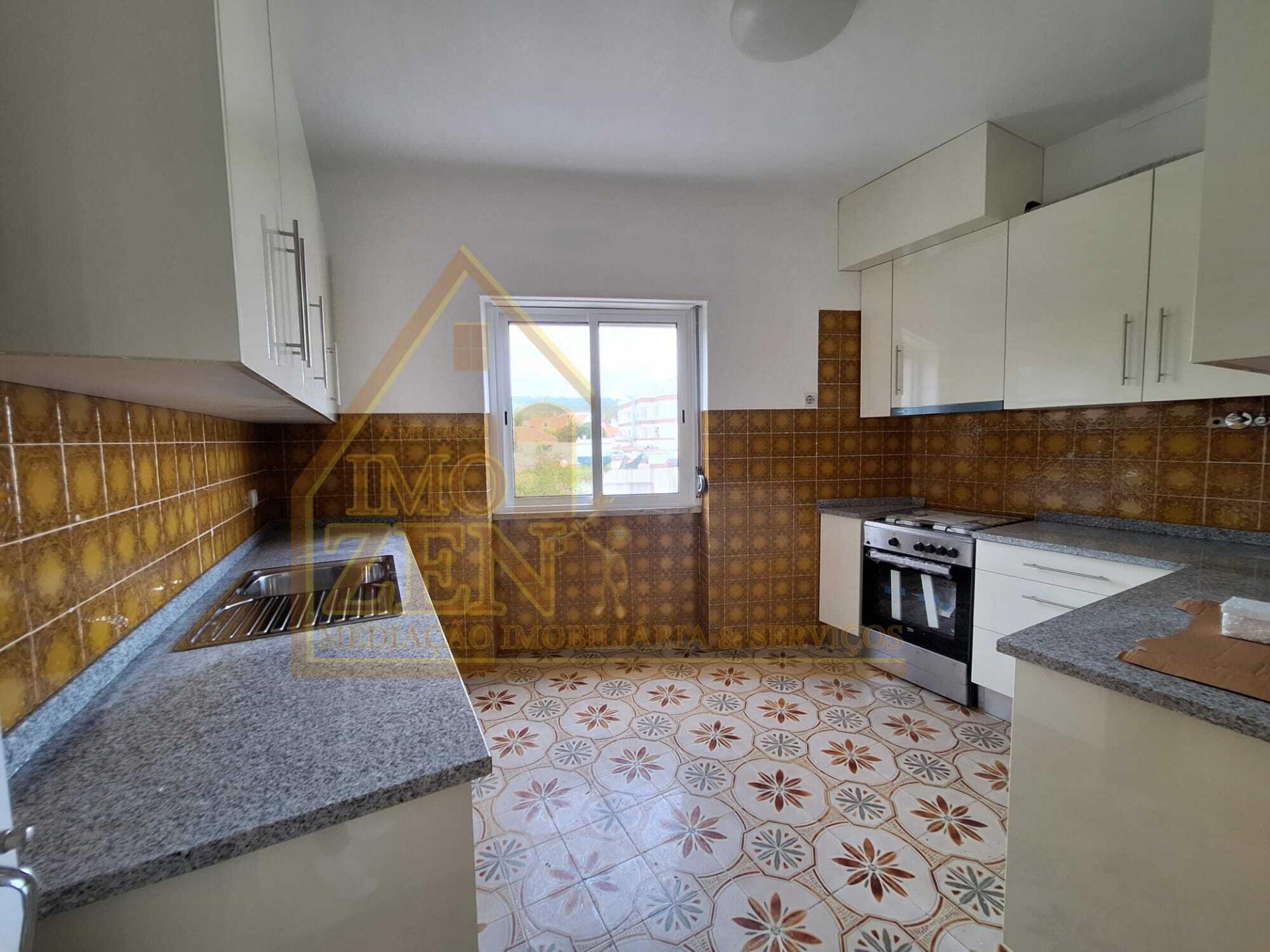 Apartamento T3 renovado, localizado na Foz do Arelho