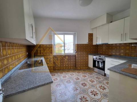 Apartamento T3 renovado, localizado na Foz do Arelho