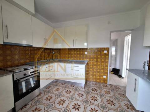 Apartamento T3 renovado, localizado na Foz do Arelho