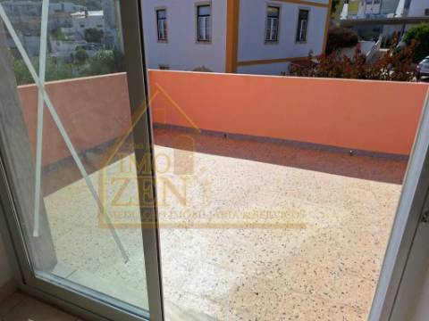 Apartamento T3 renovado, localizado na Foz do Arelho