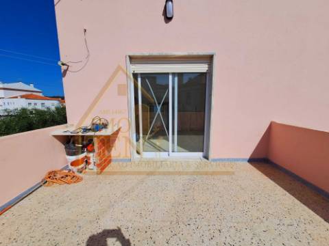 Apartamento T3 renovado, localizado na Foz do Arelho