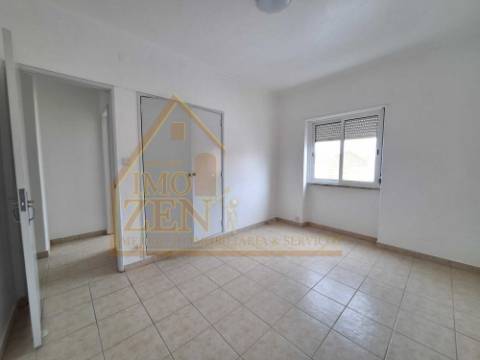 Apartamento T3 renovado, localizado na Foz do Arelho