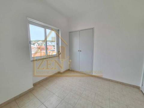 Apartamento T3 renovado, localizado na Foz do Arelho