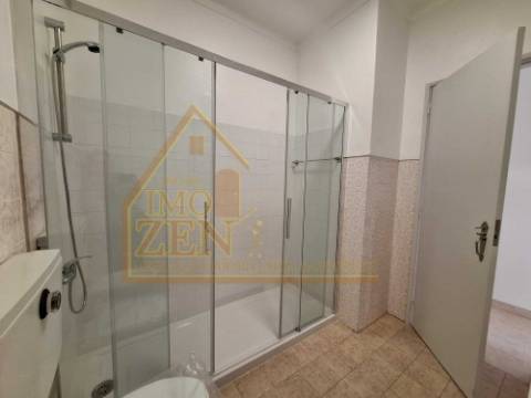 Apartamento T3 renovado, localizado na Foz do Arelho