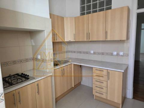 Apartamento T2 localizado em Lisboa