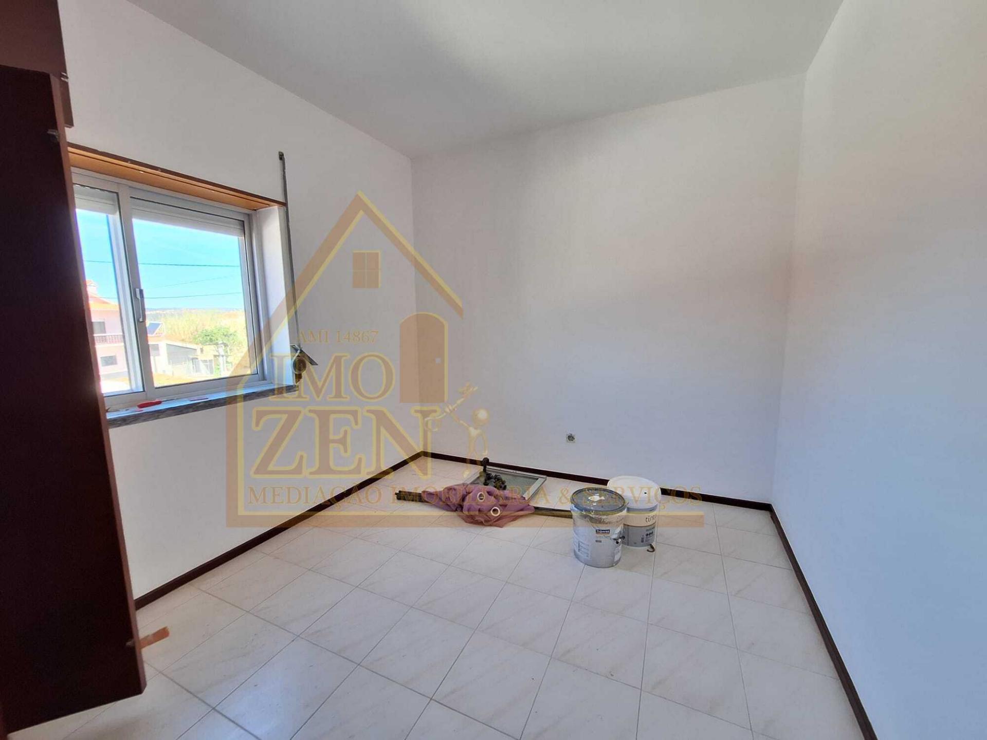 Apartamento T2 localizado em Alfeizerão