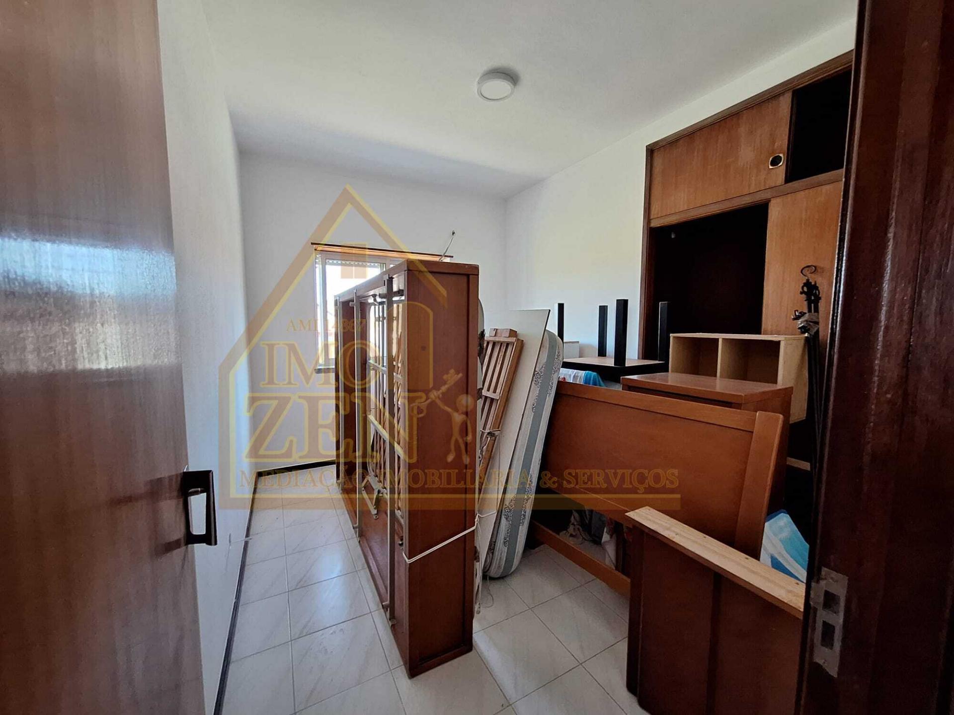 Apartamento T2 localizado em Alfeizerão