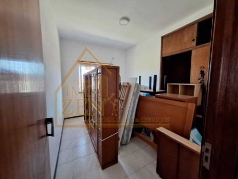 Apartamento T2 localizado em Alfeizerão