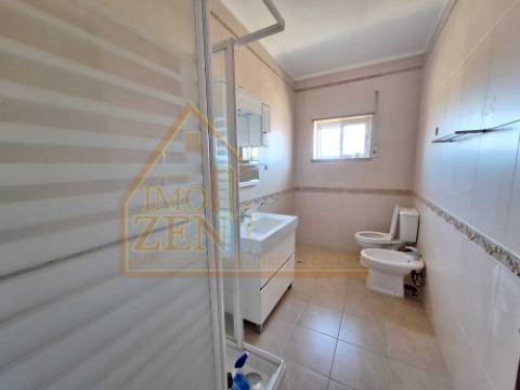 Apartamento T2 localizado em Alfeizerão