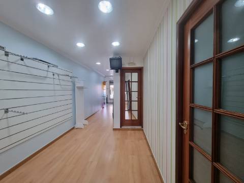 Loja Comercial - Cacém