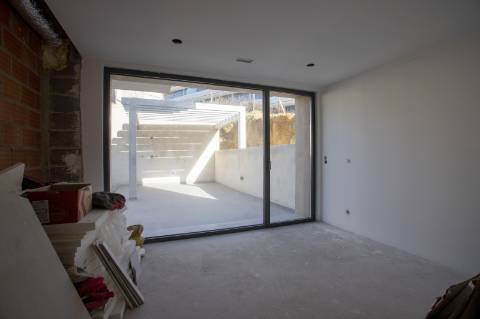 Moradia T4 com piscina junto ao centro da vila da Ericeira