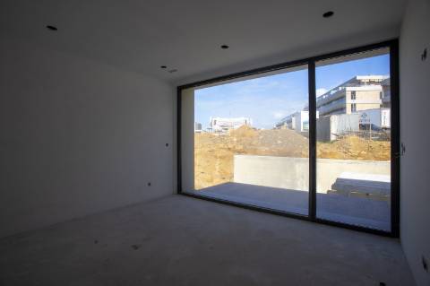 Moradia T4 com piscina junto ao centro da vila da Ericeira