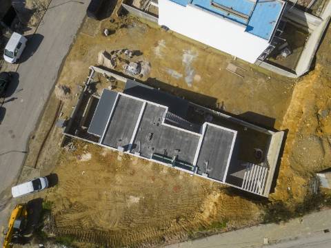 Moradia T4 com piscina junto ao centro da vila da Ericeira