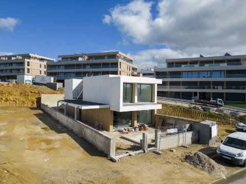 Moradia T4 com piscina junto ao centro da vila da Ericeira