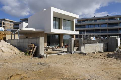 Moradia T4 com piscina junto ao centro da vila da Ericeira