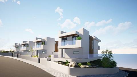 MORADIA T3+1 INSERIDA EM CONDOMÍNIO COM PISCINA JUNTO AO CENTRO DA VILA DA ERICEIRA