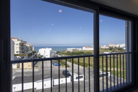 Apartamento T2 com piscina no rooftop com excelente vista de mar no centro da vila da Ericeira