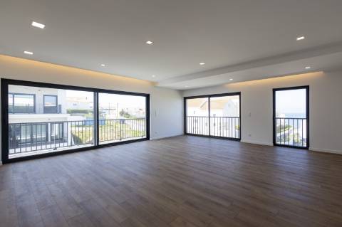 Apartamento T2 com piscina no rooftop com excelente vista de mar no centro da vila da Ericeira