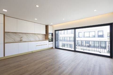 Apartamento T2 com piscina no rooftop com excelente vista de mar no centro da vila da Ericeira