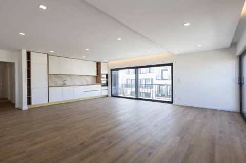 Apartamento T2 com piscina no rooftop com excelente vista de mar no centro da vila da Ericeira