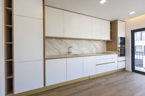 Apartamento T2 com piscina no rooftop com excelente vista de mar no centro da vila da Ericeira