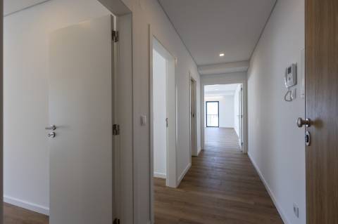 Apartamento T2 com piscina no rooftop com excelente vista de mar no centro da vila da Ericeira