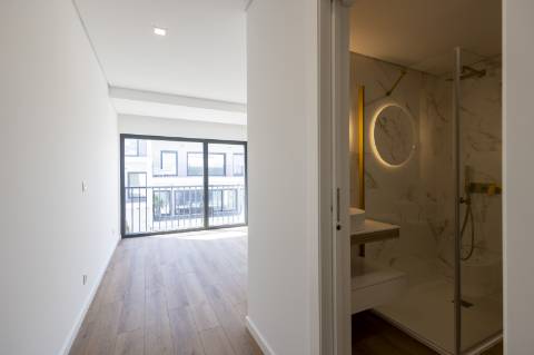 Apartamento T2 com piscina no rooftop com excelente vista de mar no centro da vila da Ericeira