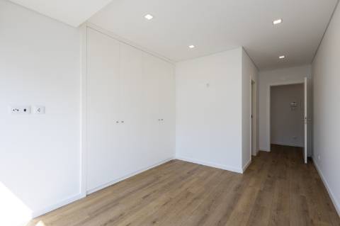 Apartamento T2 com piscina no rooftop com excelente vista de mar no centro da vila da Ericeira