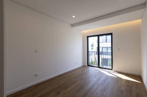 Apartamento T2 com piscina no rooftop com excelente vista de mar no centro da vila da Ericeira