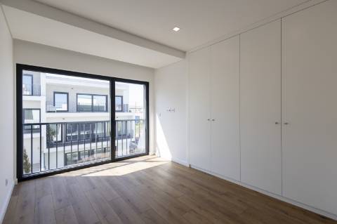 Apartamento T2 com piscina no rooftop com excelente vista de mar no centro da vila da Ericeira