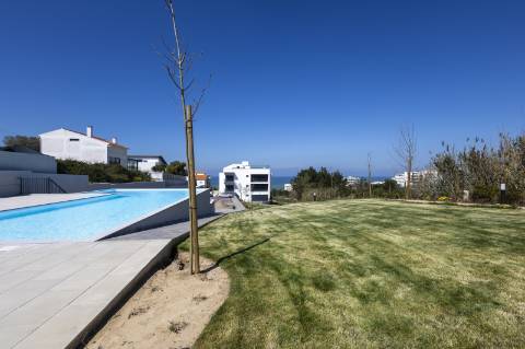 Apartamento T2 com piscina no rooftop com excelente vista de mar no centro da vila da Ericeira