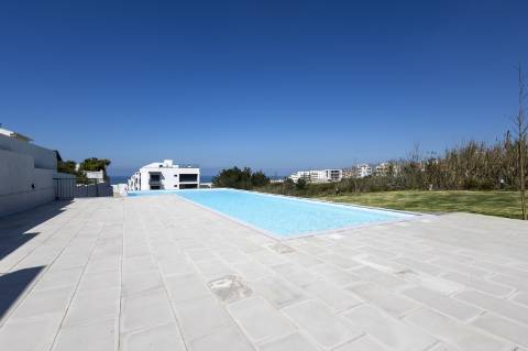 Apartamento T2 com piscina no rooftop com excelente vista de mar no centro da vila da Ericeira