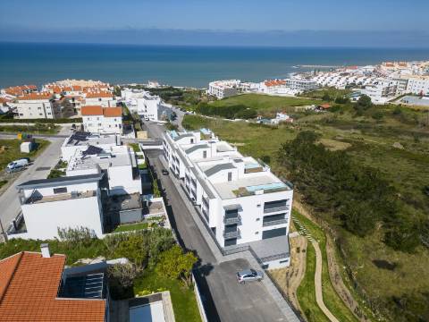 Apartamento T2 com piscina no rooftop com excelente vista de mar no centro da vila da Ericeira