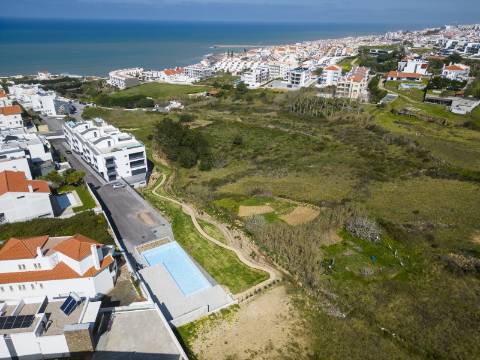 Apartamento T2 com piscina no rooftop com excelente vista de mar no centro da vila da Ericeira
