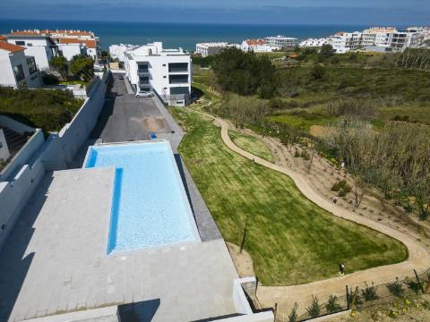 Apartamento T2 com piscina no rooftop com excelente vista de mar no centro da vila da Ericeira