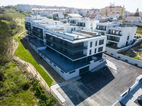 Apartamento T2 com piscina no rooftop com excelente vista de mar no centro da vila da Ericeira