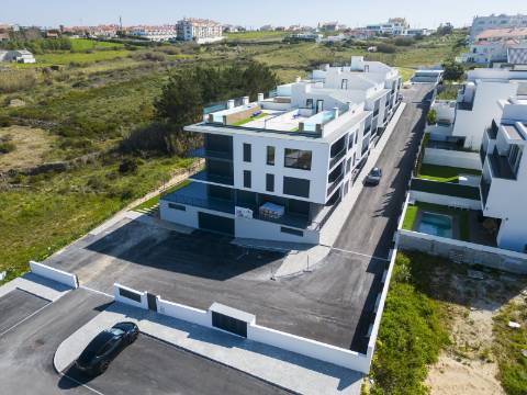 Apartamento T2 com piscina no rooftop com excelente vista de mar no centro da vila da Ericeira