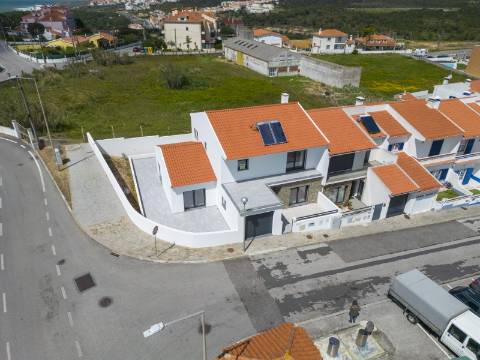 Moradia T4 com logradouro na Ericeira perto do terminal dos autocarros