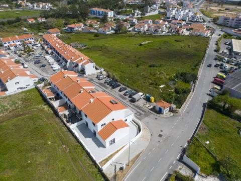 Moradia T4 com logradouro na Ericeira perto do terminal dos autocarros