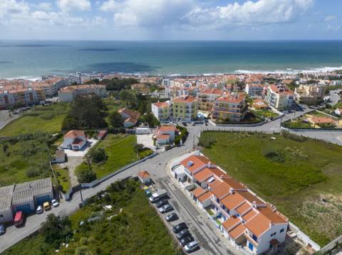 Moradia T4 com logradouro na Ericeira perto do terminal dos autocarros