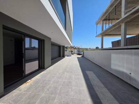 Moradia T3 Isolada em lote de gaveto na Ericeira