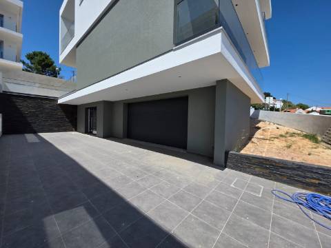 Moradia T3 Isolada em lote de gaveto na Ericeira